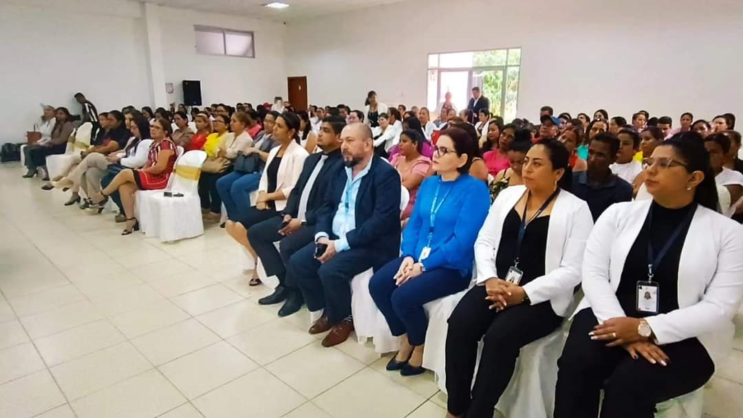 JulyHidalgo9's tweet photo. #MIESZona4 | Hoy se realizó en Portoviejo la ceremonia de cierre del servicio de Acompañamiento Familiar Manabí - Santo Domingo período 2021-2023. Durante este tiempo se logró intervenir a 5530 núcleos familiares, beneficiando directamente a un total de 31,963 personas. https://t.co/r8iREhGaSA
