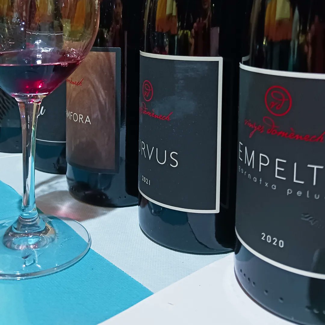 Ayer tuvimos la oportunidad de probar algunos de los mejores vinos y espumosos de Cataluña. Presentación de <a href="/LaGuiaVinsCat/">La Guia de Vins de Catalunya</a>, uno de los días más esperados del año. #guiadevinsdecatalunya #vicatala #winelovers