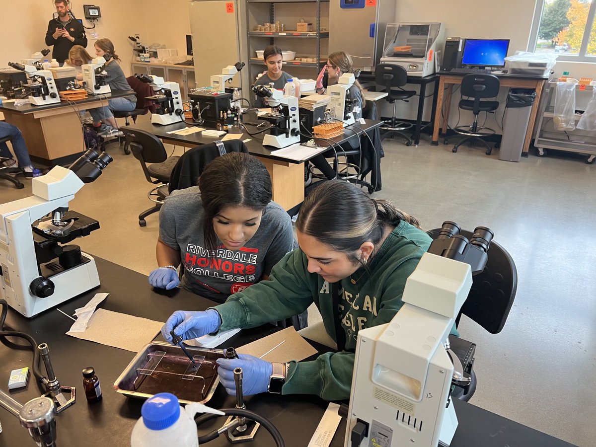 Riverdale Honors College had a great time exploring STEM at MTSU! I also saw a former student working on campus. ⁦<a href="/RiverdaleHighTN/">Riverdale HS</a>⁩