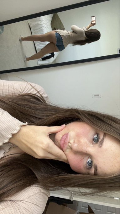 eyes on me 👀 https://t.co/9OAqQzJ9fL