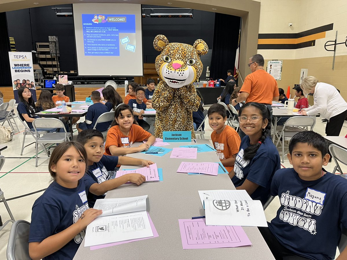 Thank you @JacksonPlano for the warm welcome to all the Student Leaders attending today’s @tepsalru workshop! Even JJ the Jaguar welcomed everyone! @roachteach