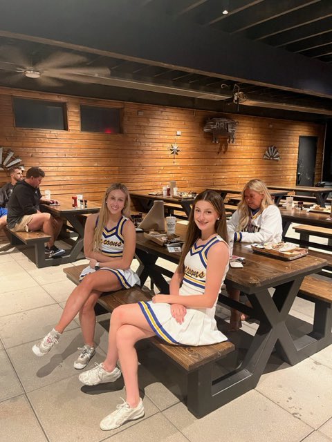FHSRACCOONFB's tweet photo. We had so much fun last night with Millennium Sports and John Frow! We got to share our most memorable moments from the season, the importance of communication and what we are focusing on this week! Thanks for having us! Let’s Go Raccoons!  @msnsports_tx https://t.co/qxi1BE1xIC
