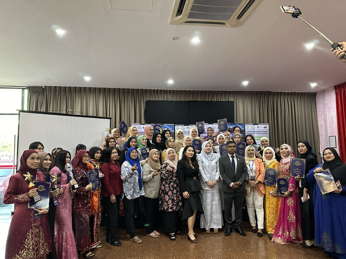 Lora_Dash's tweet photo. Alhamdullilah tamat kendalikan kursus di bawah tajaan @PERKESOofficial di bawah program #binakerjaya #malaysiamadani https://t.co/MDygTba3Ys