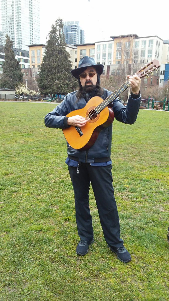 MTaylorCanfield's tweet photo. I'm performing #music at @NectarLounge on Monday for #Mojam with my marionette #PunkySpookerina, 
then we'll be partying with the #Vamola! Brazilian dance &amp; percussion ensemble for #Trolloween sponsored by #FremontArtsCouncil.
#Halloween https://t.co/CBnBXexYXO