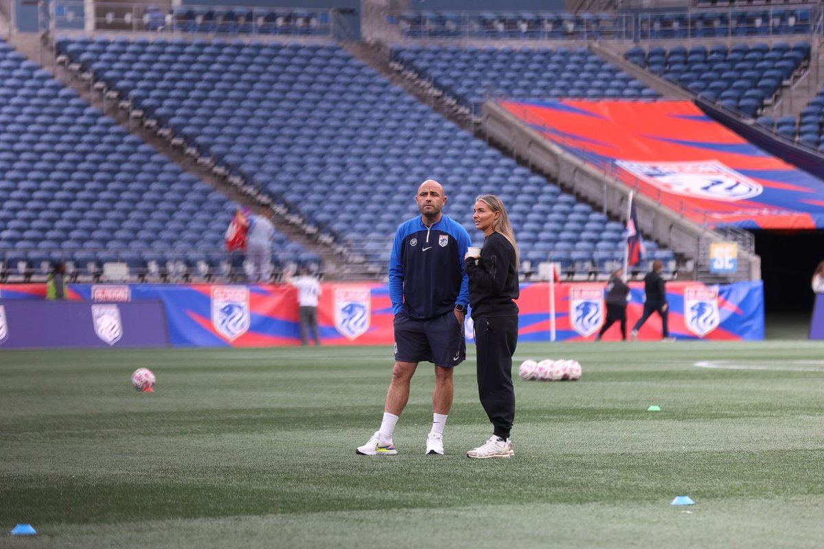 12 months ago. We were both unemployed. Out of the game. Clueless what’s next. Questioning ourselves. In doubt. But we dusted ourselves down and refused to be kept down.

Now my mate Becks is showing the world how very special she is. NWSL Coach of the Year all day! Vote now! 👑