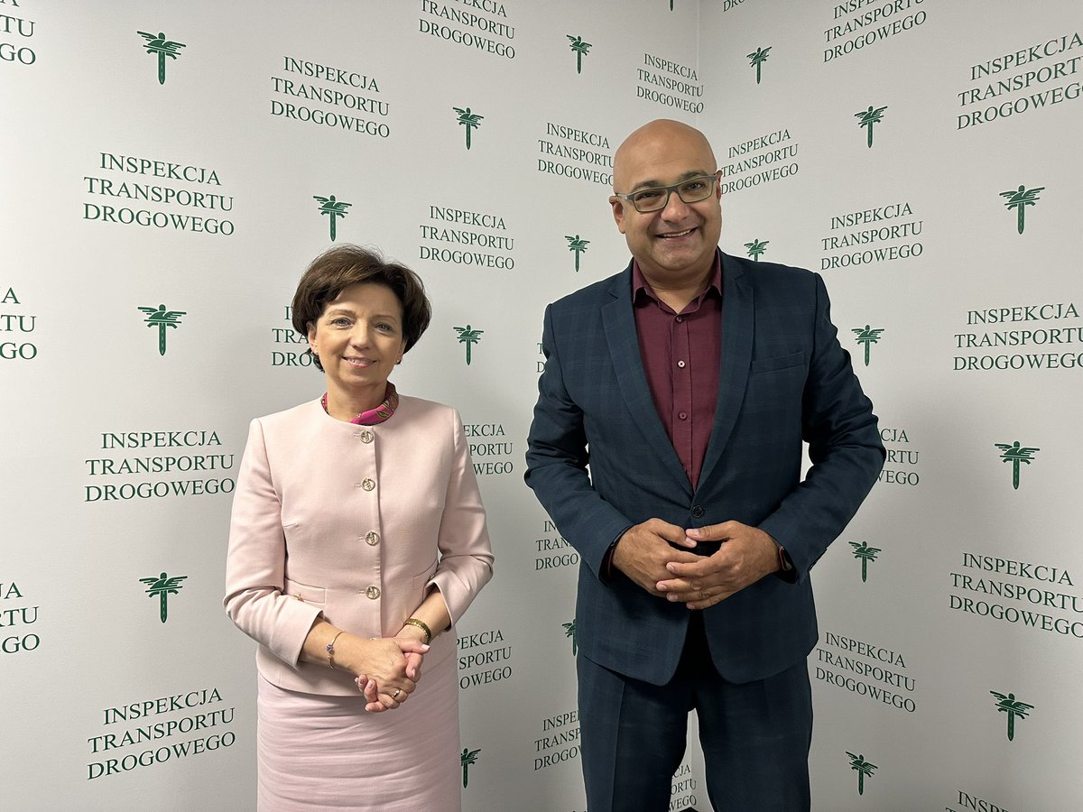 AlvinGajadhur's tweet photo. Z Minister Marleną Maląg rozmawiałem o działaniach edukacyjnych w zakresie #brd skierowanych do seniorów.
@ITD_gov
@MRiPS_GOV_PL
@MarlenaMalag
#InspekcjaTransportuDrogowego #GITD #MRiPS #MarlenaMaląg #edukacja #bezpieczeństwo #seniorzy #jesień #odblaski https://t.co/CAF0v9oqu3