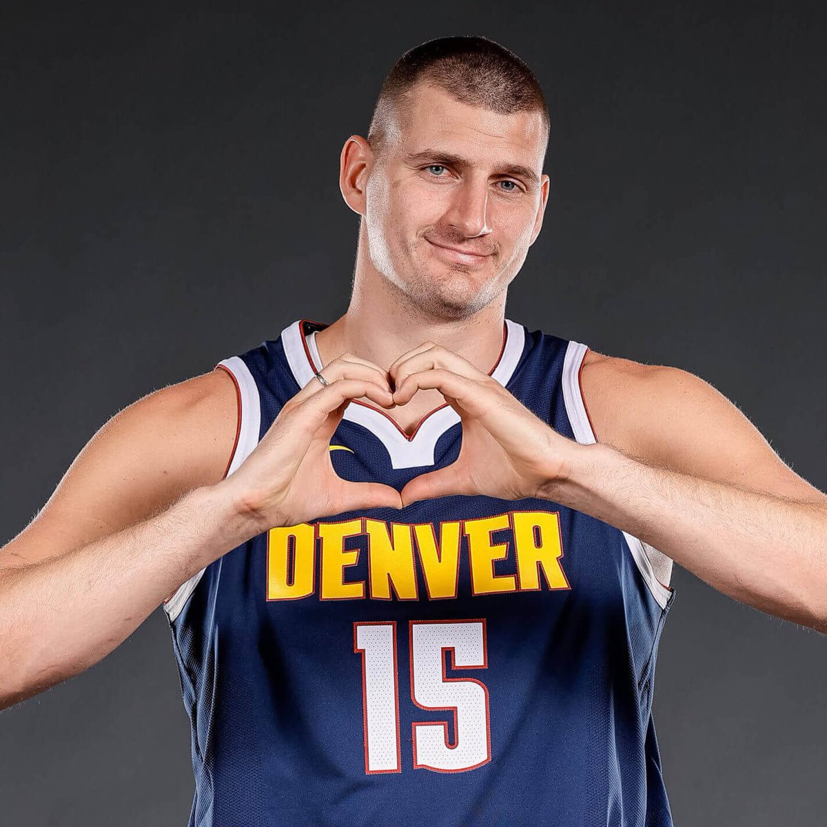 TheHoopCentral's tweet image. Nikola Jokic tonight:

29 Points
13 Rebounds
11 Assists
54% FG
3/4 3PM

Triple-double to start the season. 🔥