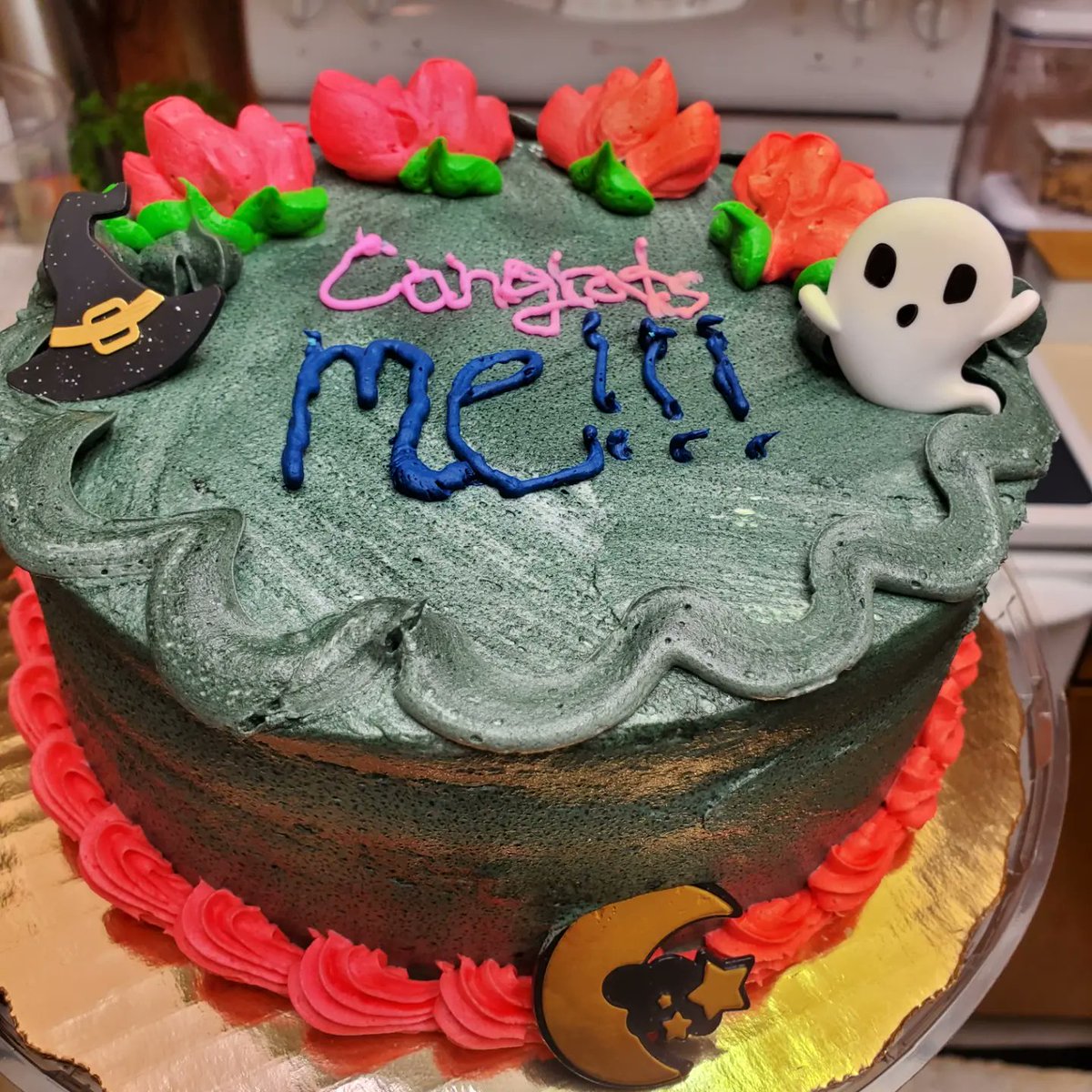 Tlcalligan's tweet photo. Don't forget to celebrate yourself from time to time. 🤌🎬🖤🍰

Thank you to my local @Publix Bakery for customizing this completely accidentally, absolutely perfect cake. 💪🎃 https://t.co/neakwyIvQ5