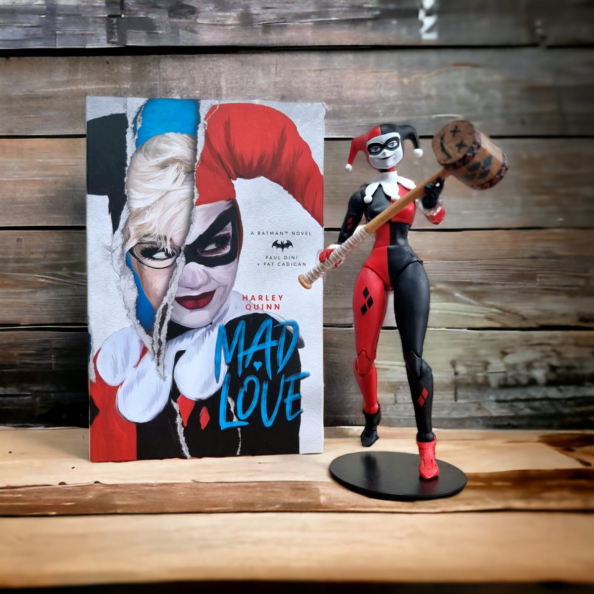 geekyguycomics's tweet photo. Enjoyed Diving into the madness again tonight with Mad Love
🃏🖤 ❤️ 

This is such a quality story as it tells Harley Quinn's journey from psychiatrist to chaos queen is a wild ride!

Who else can't get enough of this iconic duo?
#HarleyQuinn #MadLove #DCComics #TheJoker #arkham https://t.co/qrV97186JJ
