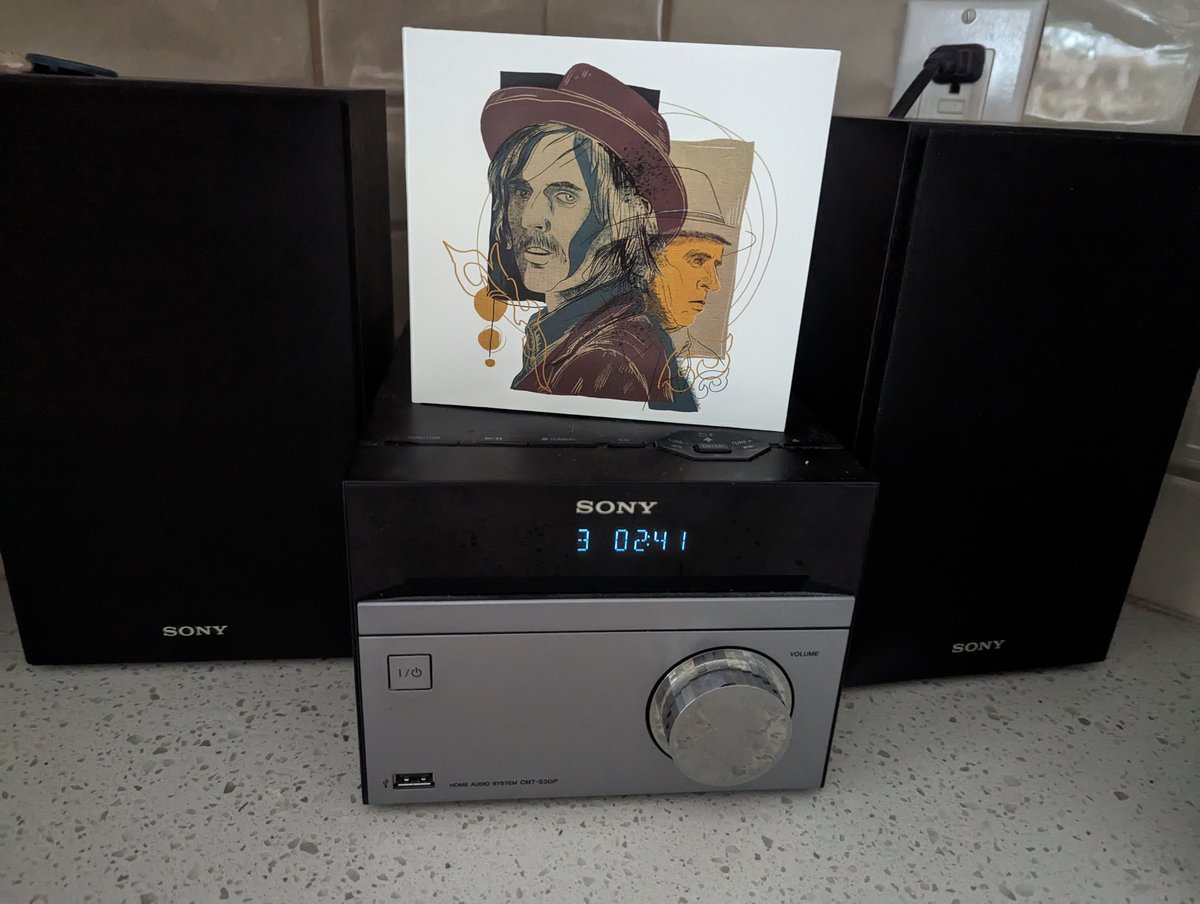 LisaBudden's tweet image. I was all smiles when this arrived in the mail today. It is a gift of pure joy for the ears and the heart. It feels like a big warm hug from home. Thank you @corytetford and @alanthomasdoyle. You did him proud!