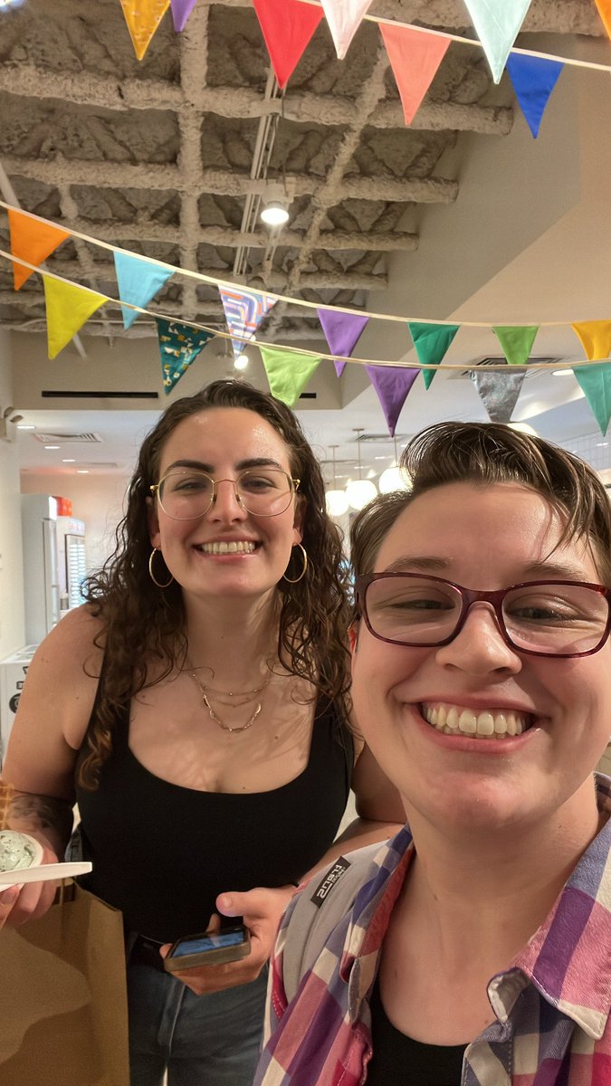 AHanley17's tweet photo. Stopped for an Osaka smoothie and got to see RU in all her blue glory!

Then I got dinner at Girl &amp; the Goat (for free, hell yeah!) with one of my favorite coworkers from Sugargoat. And we got Jeni’s for dessert!! https://t.co/KgyI38oNRa