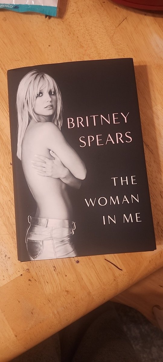 dangerousj33's tweet photo. Lets get into it.

@britneyspears 
#TheWomanInMe    
#BritneySpears    
#Circus https://t.co/YnFRnr5TMs