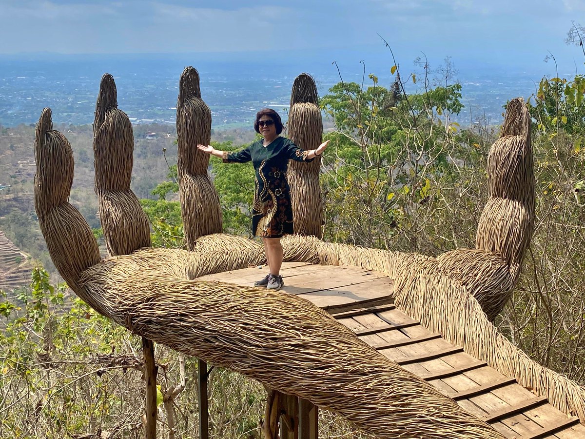 JogjaExplore's tweet photo. Pengger Pine Jungle is one of several pine forests in Dlingo village, Bantul, Yogyakarta. Admin
For more detail click https://t.co/FZqw3jNDm8
#pine #jungle #pengger #dlingo #bantul #karst #mangunan #becici #jogjaexploretours https://t.co/fZWK6uEQDe