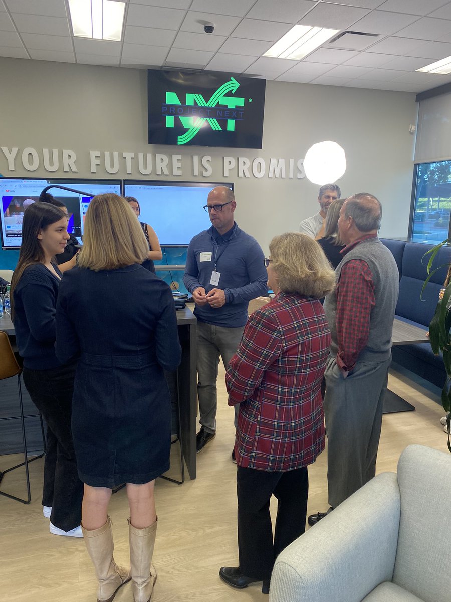 _ProjectNext's tweet image. This morning we held a "Networking Event" @smhsfuturecenter . Project Next Board Members along with San Marcos High School Administrators helped our High School Ambassadors learn valuable networking skills. #NetworkingPower #ConnectionsMatter #projectnext #highschool #smhs