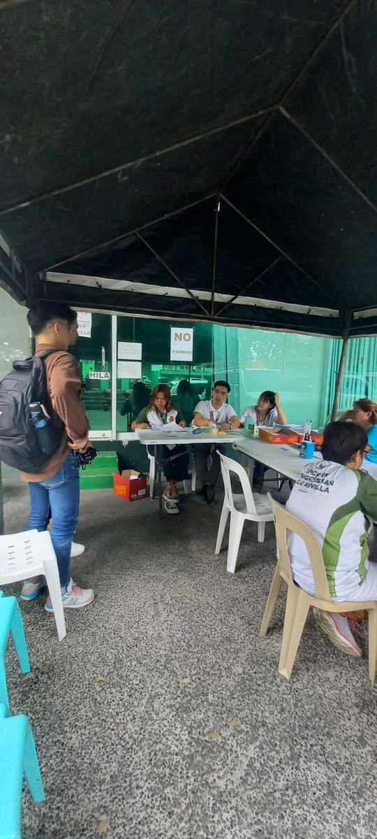 markjlc's tweet photo. LOOK: Iskolar ng Bayan sa Unang Distrito continues to operate and cater scholarship submissions in Rosario, Cavite. https://t.co/9gC5kcS1r6
