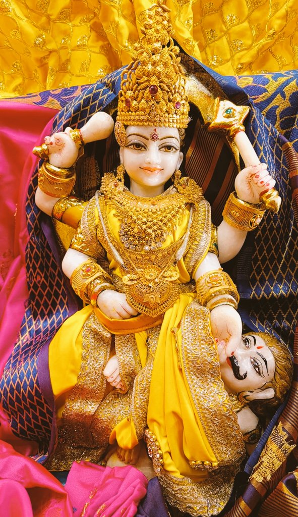 raani_purohit's tweet photo. अद्भुत अलौकिक दिव्य दर्शन मैया पीतांबरा 🚩🙏 https://t.co/oqw74bWiSg