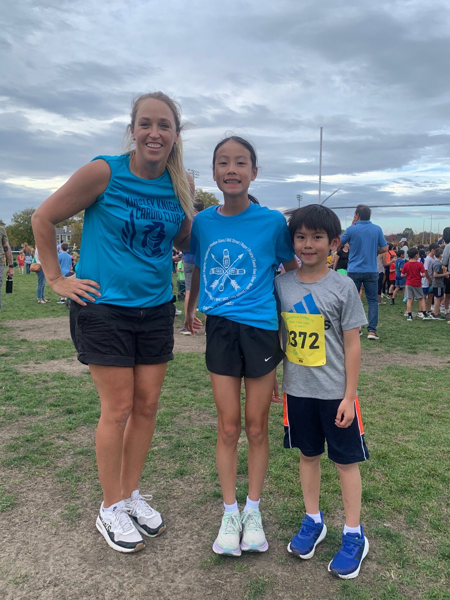 blitek_kblitek's tweet photo. @Kingsley_203 alums Claire &amp; Reese came out tonight to support their siblings, neighbors &amp; friends. They volunteered as pacers for the elementary crosstown classic and also encouraged our team as we competed. Thank you!!! Once a knight, always a knight🤩 @ljhscctf https://t.co/e6JmwY6RsY