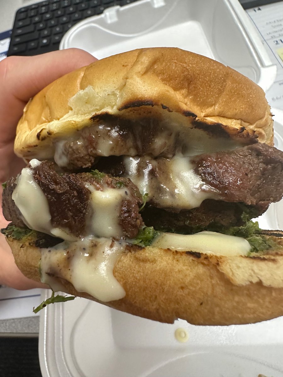 TreynorNation's tweet image. Great night of parent teacher conferences. Thanks to all the families that stopped by! 

Also big thanks to the @CattleDriveCB for serving the staff some delicious steak sandwiches that were covered by a donation from a generous community member!! 
@THS_Principal1  @SuptTreynor