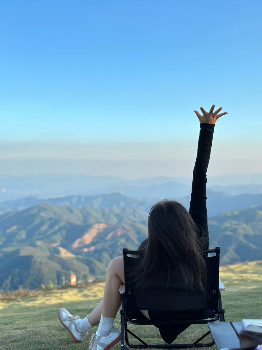 AnnetteMytton's tweet photo. It was so beautiful to go to the top of the mountain today! 🏕 ️ 🍃 🌲 https://t.co/8S1Npmonqa