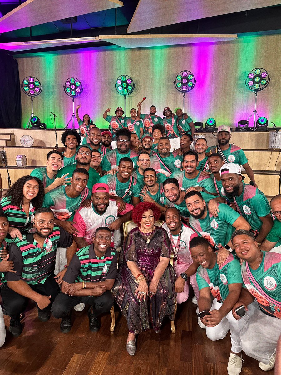 gresmangueira's tweet photo. Gravação concluída e vocês não perdem por esperar. Aguenta coração! 💚🩷 https://t.co/GgKJcA75pN