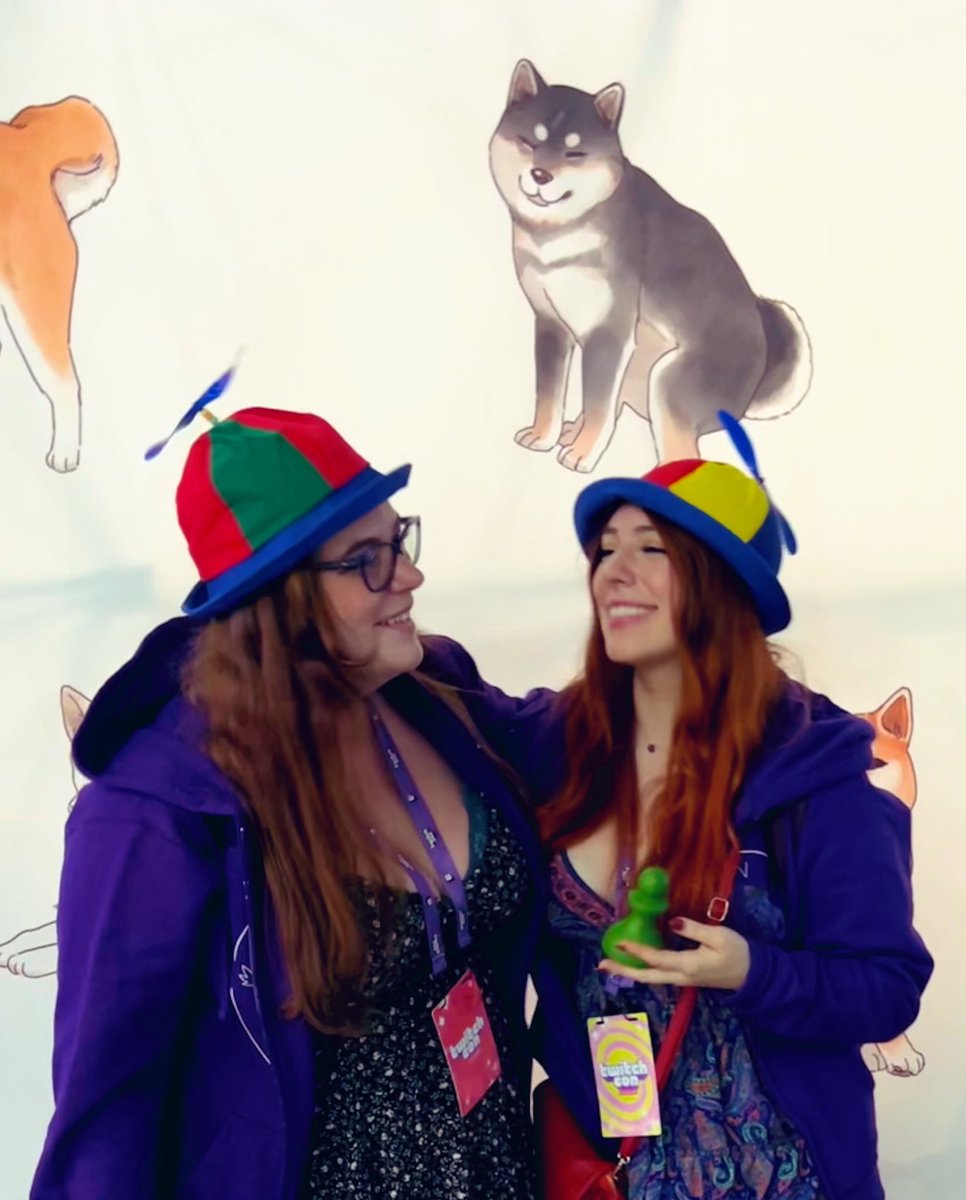 We were a vibe with our @copperstoneband @bearandbullnft DA WON hoodies & spinner hats at #TwitchConVegas 💜🥳🎉
#BBNFT #YUGE #twitchcon2023