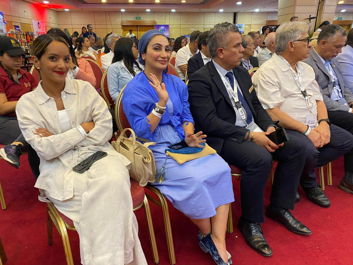 AliErnesto32's tweet photo. Desde el hotel Venetur, en la isla de Margarita, dimos inicio al 1er Intercambio Binacional Turístico Venezuela-Cuba. 
 
Contamos con la presencia de Prestadores de Servicios, delegación cubana y el cuerpo diplomático acreditado en Venezuela. 

1/2 https://t.co/aeVrQQysiq