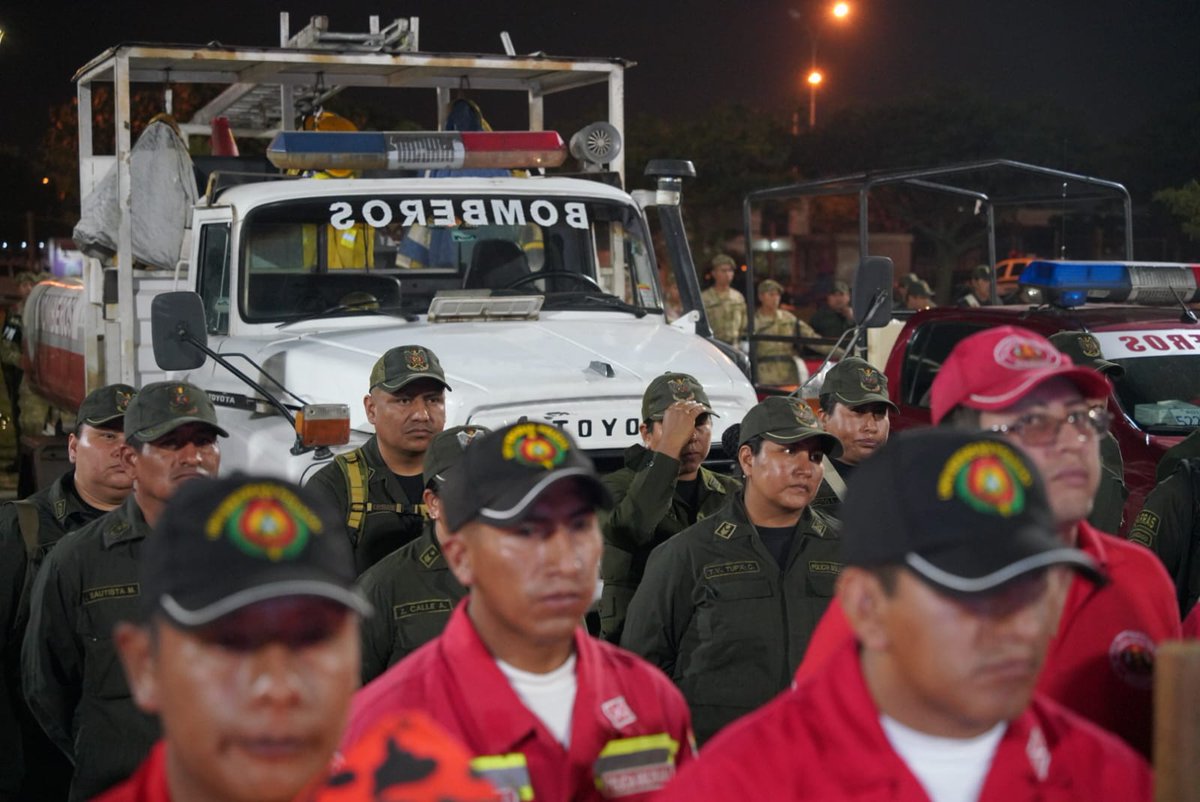 EDelCastilloDC's tweet photo. Junto a varios ministros y viceministros, el alcalde de #SantaCruz, Jhonny Fernández, empresarios privados y otras autoridades civiles y uniformadas lanzamos el Plan Nacional de Servicios Contra Incendios para resguardar a nuestra Madre Tierra y población:https://t.co/jZHsA9f7Ny https://t.co/Oxacs3OHO3