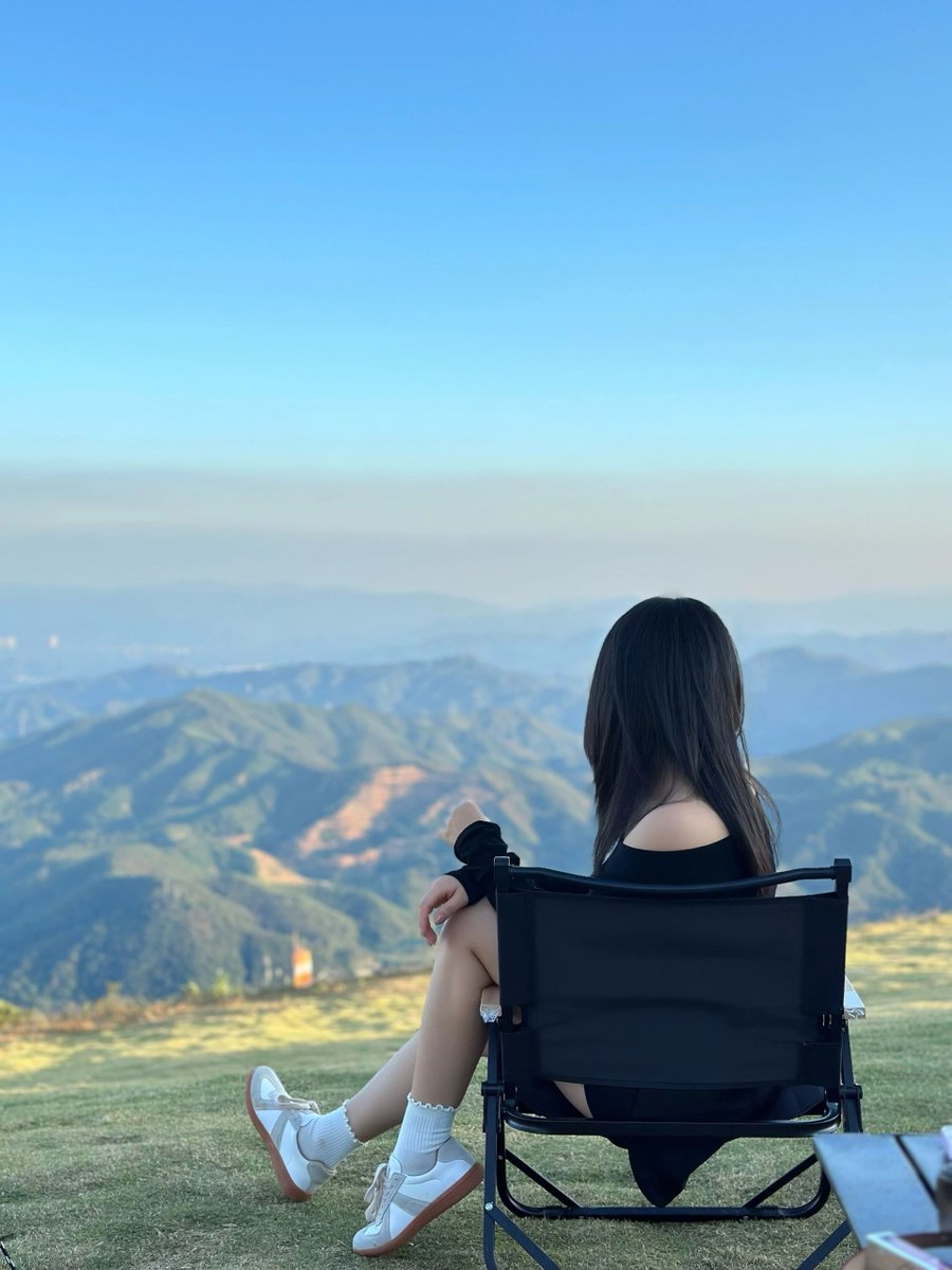 AnnetteMytton's tweet photo. It was so beautiful to go to the top of the mountain today! 🏕 ️ 🍃 🌲 https://t.co/8S1Npmonqa