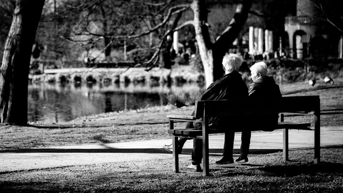 Do #dementia villages actually work? We just don’t know statnews.com/2023/10/24/dem… via <a href="/statnews/">STAT</a> 

#Alzheimers #architecture #design #planning