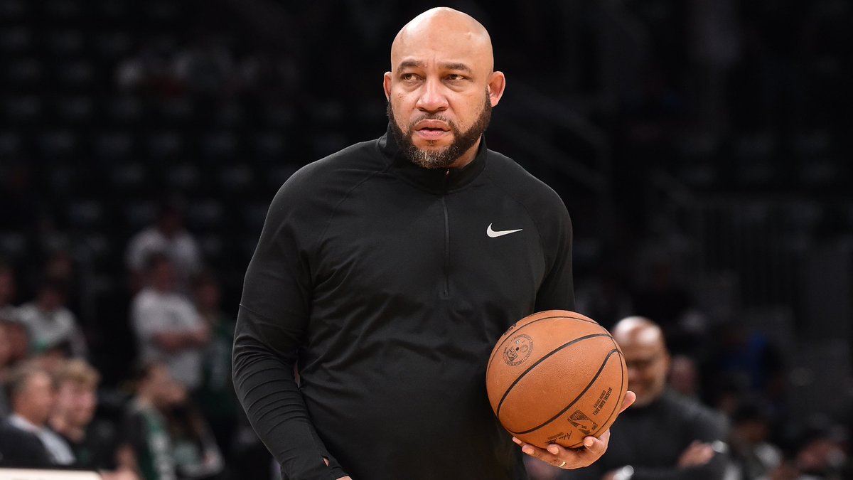 lacejadeLA's tweet photo. Nueva temporada, mismos errores.

No se busca a Davis en la segunda mitad, las rotaciones son raras, saca a LeBron en el peor momento, deja que el rival se vaya sin pedir el timeout… mucho que trabajar. https://t.co/xY8TXxMRwT