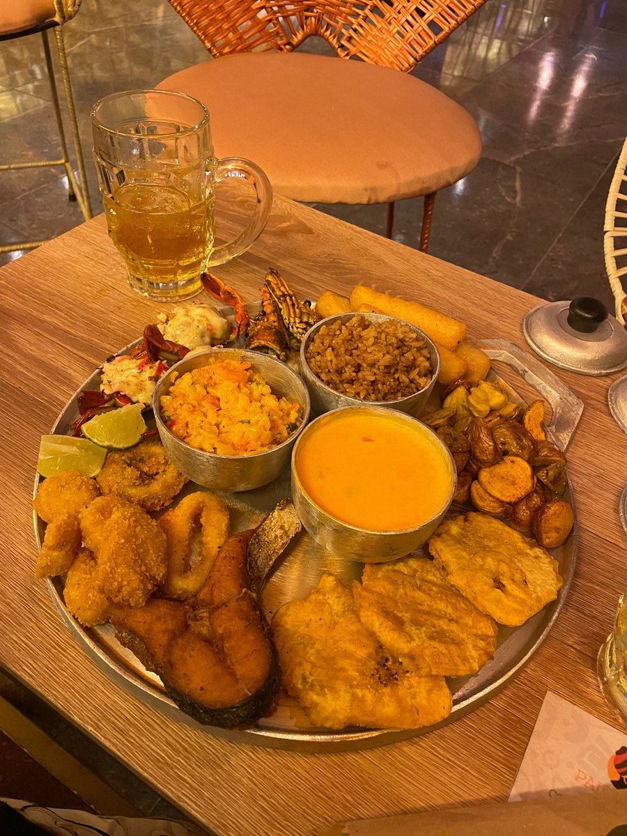 josedavido's tweet photo. Restaurante Palenquera, barrio los caracoles. $80.000 https://t.co/lzPZT8gfEF