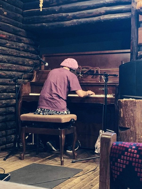 hk_chiko41's tweet image. あとこれも載せ忘れ。10/15(日)音座なまらいぶ小樽。写真ちゃむさんより。 #音座なまらいぶ小樽 #小樽 #Kcafe #ちこセトリ

1.月の舟に乗って
2.時のトンネル
3.あの日の思い出
4.サントリーニの夕暮れ
5.ハスカップ
6.秘密POWER
7.いつもここから
8.愛と平和
9.理想の大人

たぶんこうだったはず笑