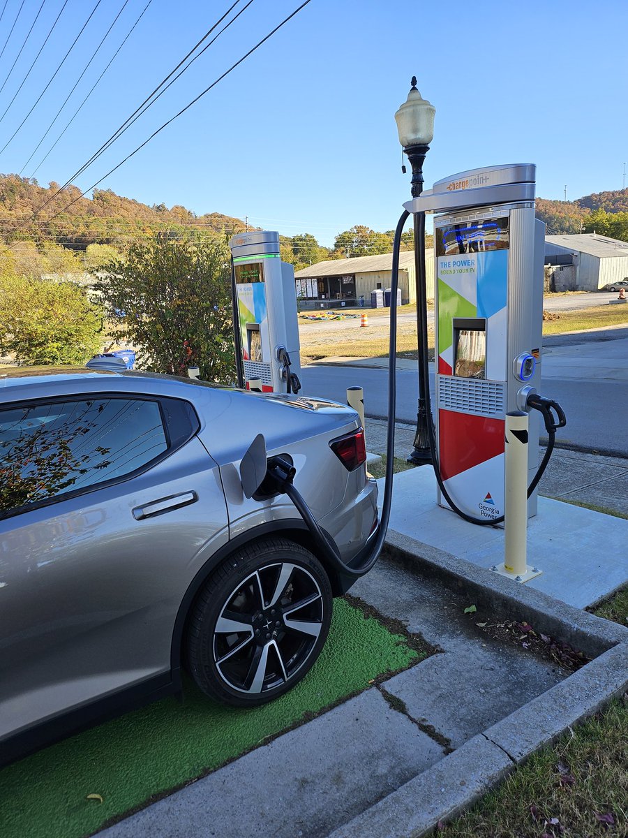 Panzer3Panzer's tweet photo. @RateYourCharge Ringgold Georgia city hall building has two charge point units powered by Georgia Power these units are 125 kilowatt shared. Located at the city hall building. Cute little downtown you can walk to. https://t.co/nuYTd9cMHk