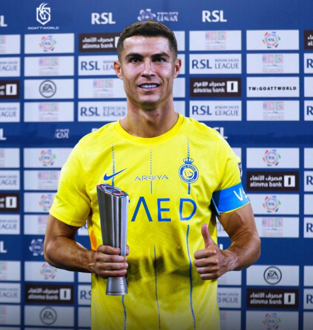Cr7stianismo_'s tweet photo. ¿El MVP del partido del Real Madrid? Vinicius Junior.

¿El MVP del partido del Al Nassr? Cristiano Ronaldo.

El día de hoy es todo lo que está bien en la vida. https://t.co/zzmWbRPdCJ
