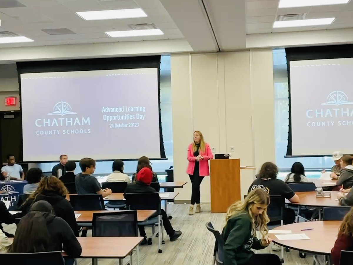 MrsDouglas_CCS's tweet photo. CCS' FIRST Advanced Learning Opportunities Day! 5 highschools, 4 representatives (AP CollegeBoard/NCSSM/CEC) LOTS of learning and #cornellnotetaking ab adv. opportunities! #onechatham https://t.co/cgvcU3gVqR