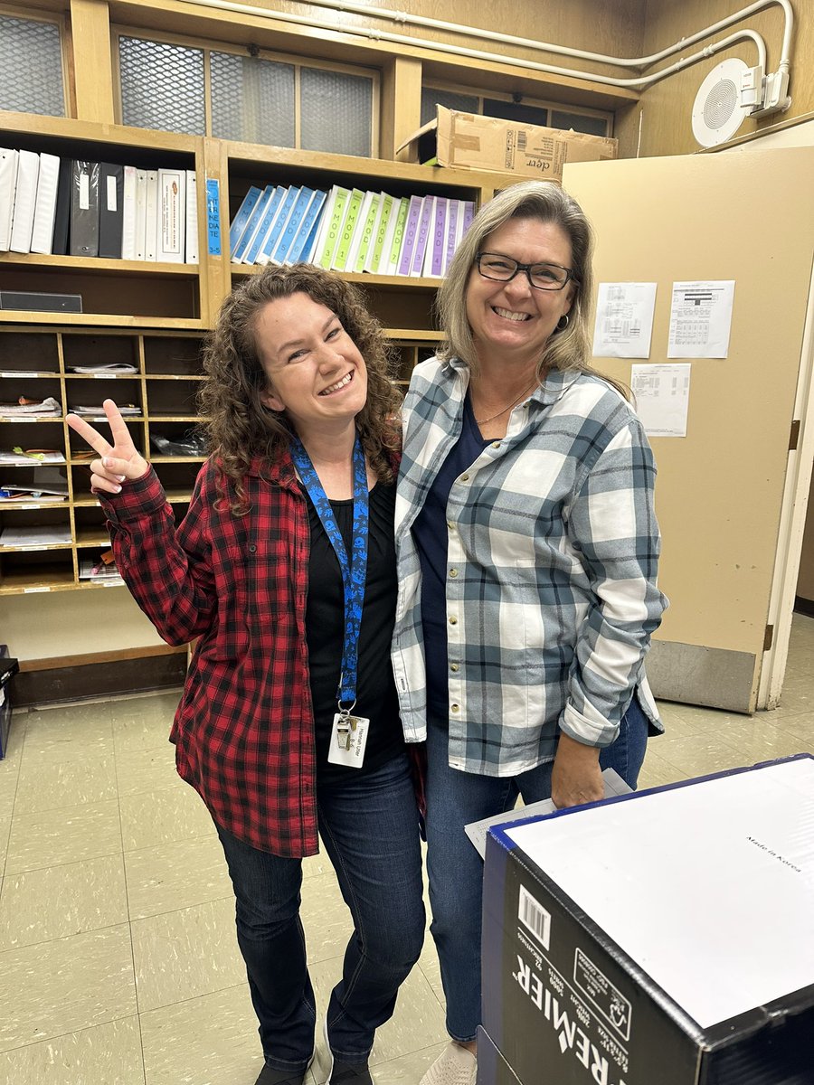 mrsutler's tweet photo. Happy accident @SunTerraceSTEM the 1st grade teachers showed up matching!!! So much fun with our firsties!! https://t.co/WvLkJpIhs4