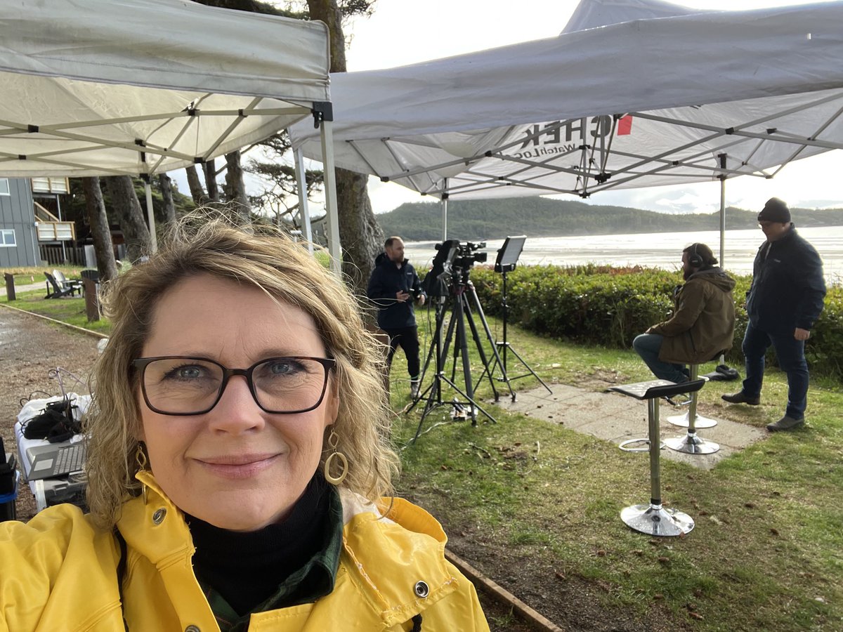 StacyRoss_chek's tweet photo. Getting ready for road show day #2 in Tofino. ⁦@CHEK_News⁩ #WeLoveThisPlace https://t.co/Nap34FCJUn