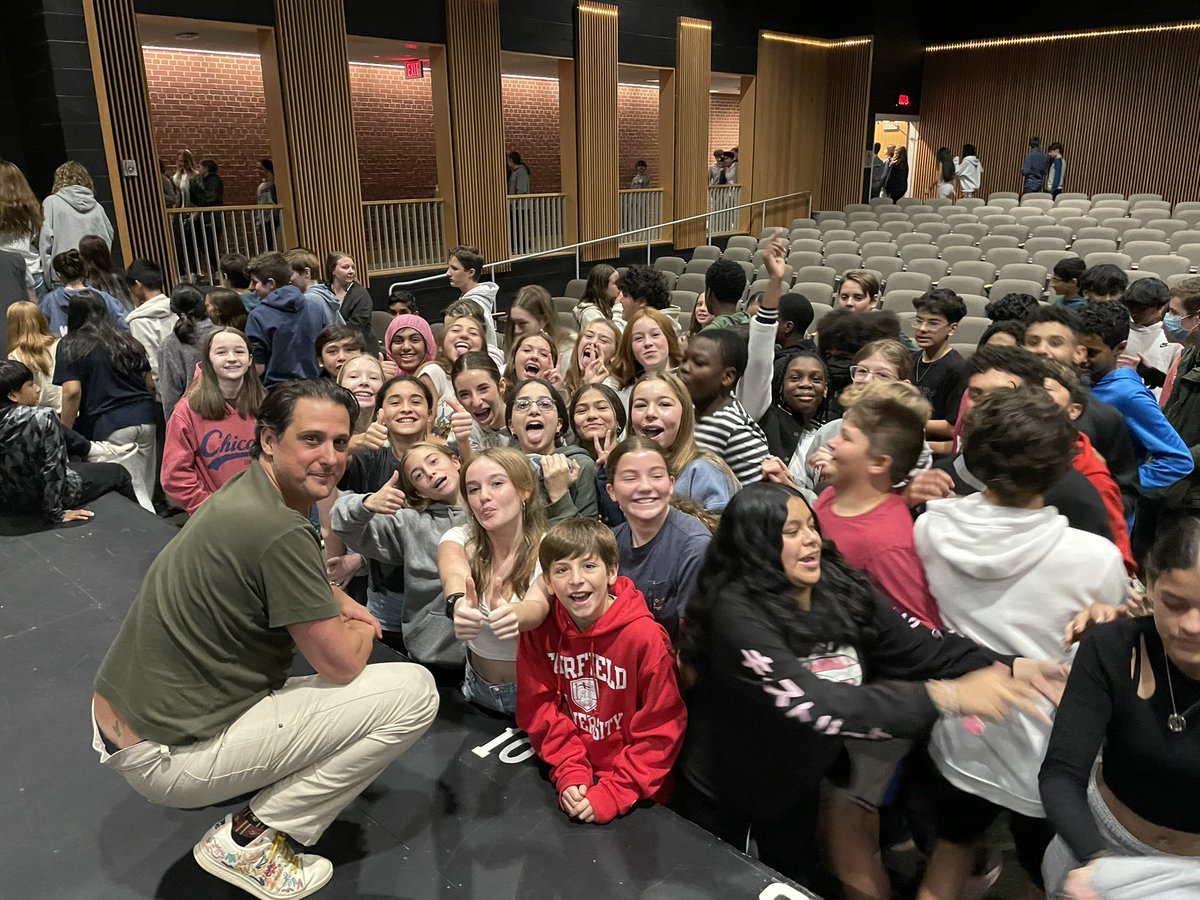 ffldwoodsms's tweet photo. We were honored to host author Pablo Cartaya for our eighth grade students today. He shared stories about his favorite themes: family, culture, community and the importance of abuelos. We even learned some dance moves! Gracias, Senor Cartaya! https://t.co/Lfi5FsktEe