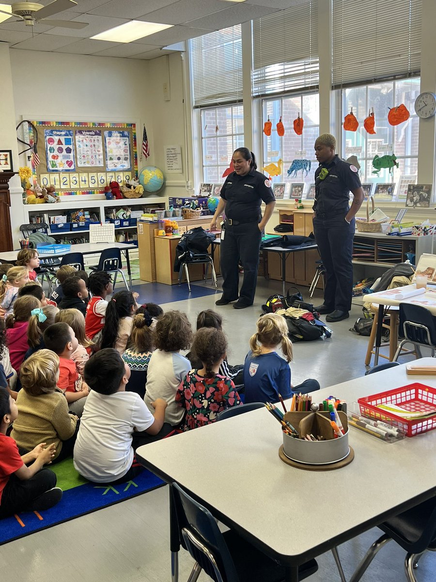 SparkleznSun's tweet photo. Spirit week plus a visit from Alexandria Fire Dept?! What a fantastic day!! #spiritweek #unityweek #firesafetymonth @AlexandriaVAFD @GMasonPrincipal https://t.co/FJlu9UQcPv