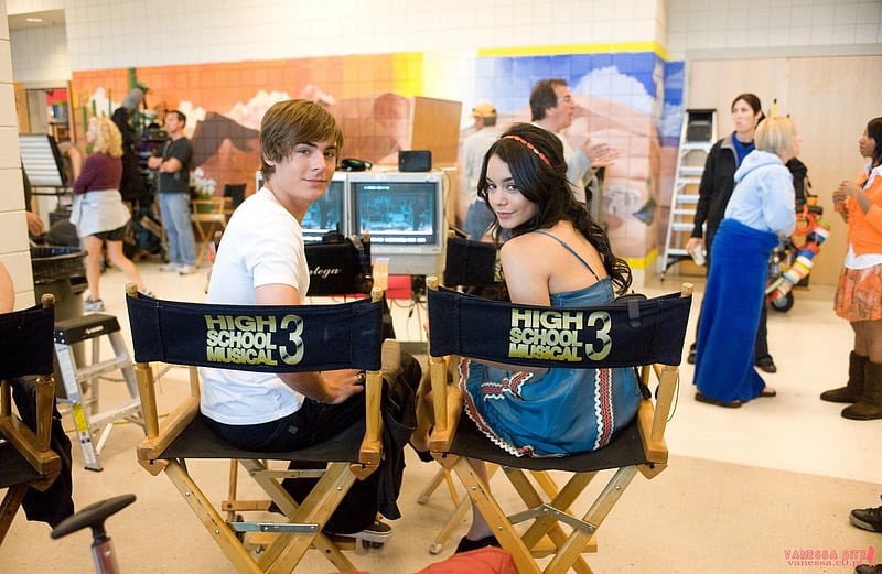 hsmfancIub's tweet photo. To celebrate the 15th anniversary of High School Musical 3, here a thread with bts/backstage pics of our fav cast: ✨ https://t.co/l4qdZWjmkK