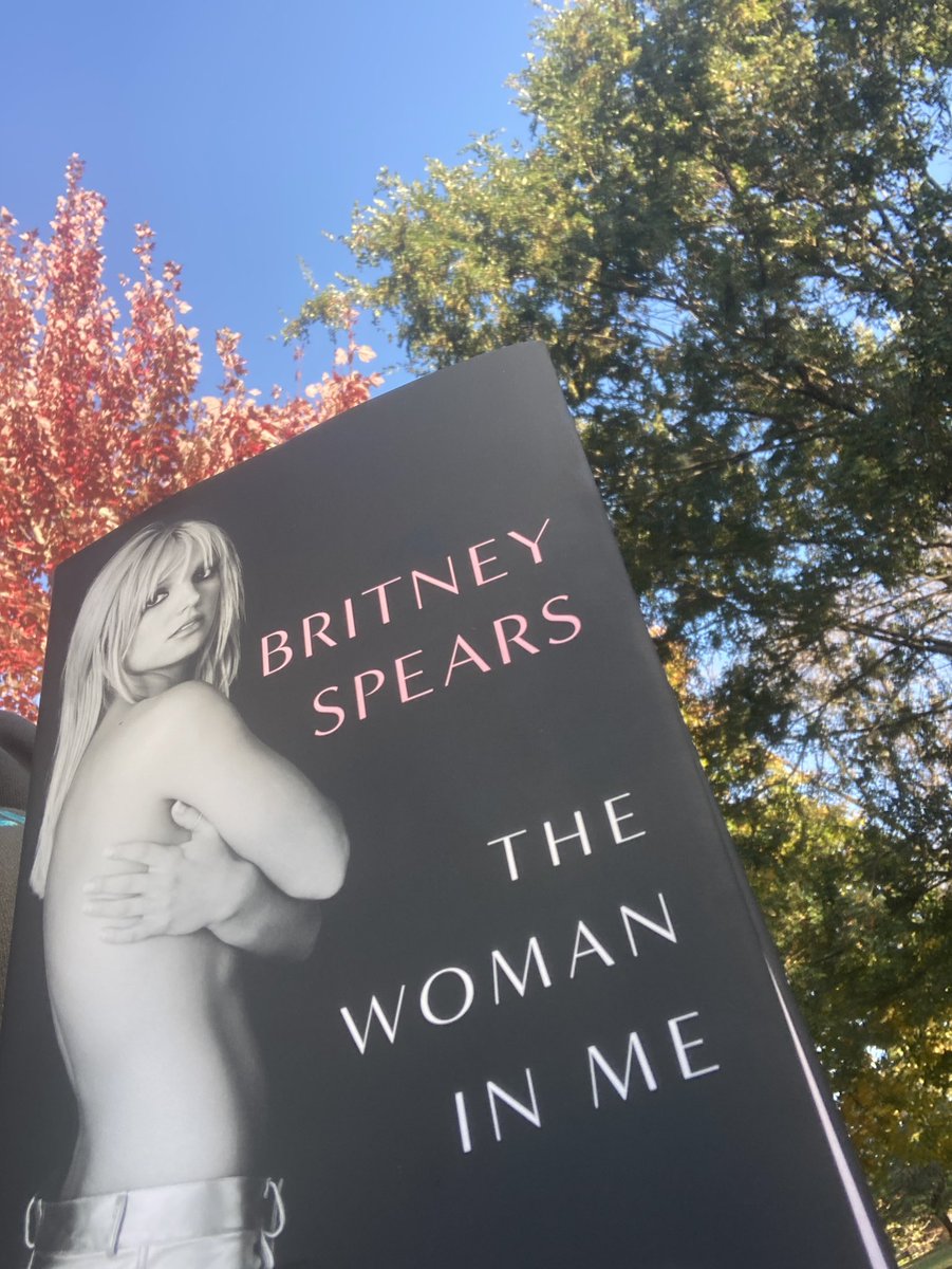 Meredith_Miles's tweet photo. See you in 275 pages ✌️

Happy #TheWomanInMe Release Day, @britneyspears! https://t.co/YKwbMfVWuk
