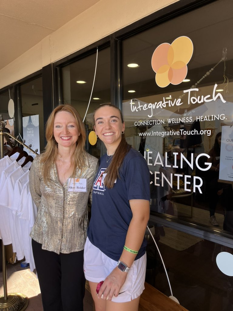 allieskaggs9's tweet photo. Such a cool experience to be at the grand opening of the new Healing Center for @HelpInTouchSoar . Amazed by their mission and can’t wait to see how this new center impacts Tucson. ❤️ https://t.co/vAFAwYYHyj