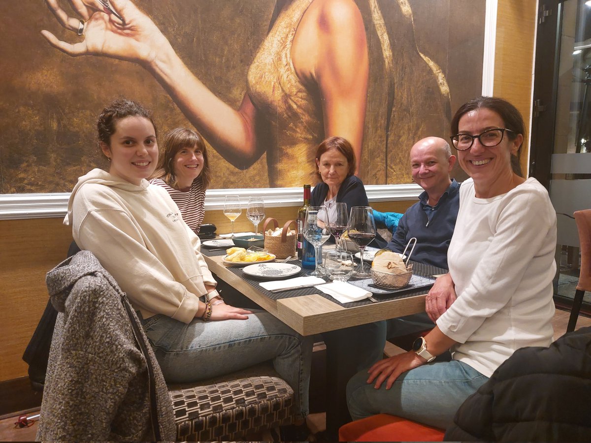 PlantRedox's tweet photo. Enjoying a fantastic dinner with the first members of the network @PlantRedox who have already arrived in Salamanca. Getting ready for the meeting starting tomorrow. @rosa_ea @MonicaBalsera #Carmen #Manolo #MCarmen https://t.co/EQGxxRxs5Z