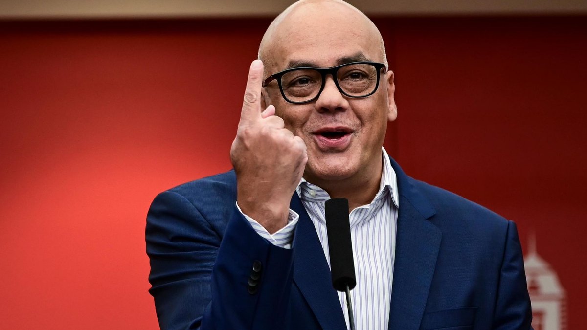 angelgodoy3's tweet photo. Quienes representan la cultura de la corrupción y los antivalores, harán lo que le sea para convencer a los chavistas que fueron a votar por Maria Corina Machado, que lo visto fue un fraude... Lo importante es que, a quienes vimos ese gentío votando, no nos van a meter ese cuento https://t.co/AbATiuslRg