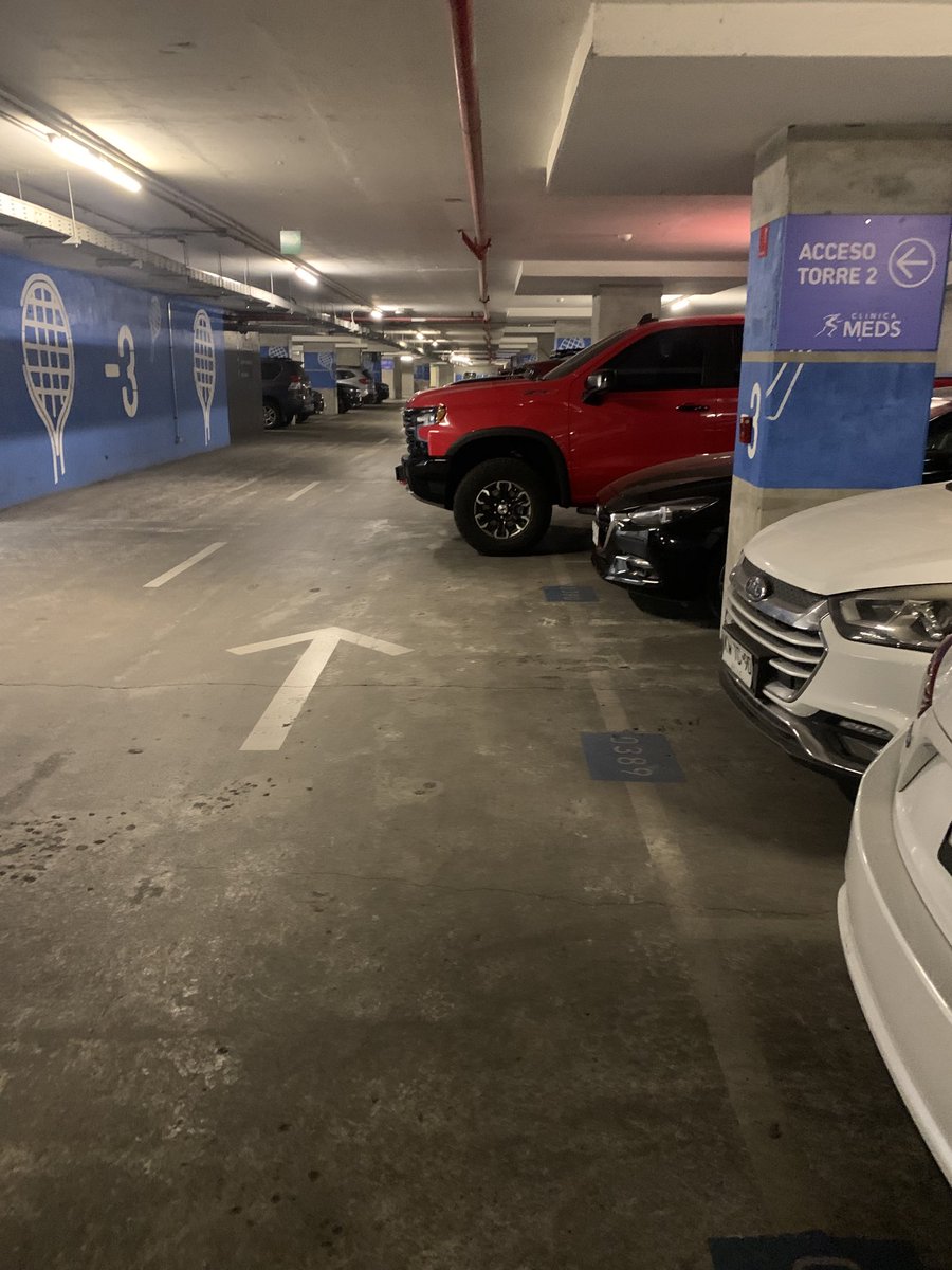 hans_ebeni's tweet photo. Libertad mal entendida. Me compro la camioneta que quiero, porque quiero y es mi plata. Y si ocupo mitad de la calle el problema es del otro. Estamos mal. https://t.co/qCf3WQE3Xu