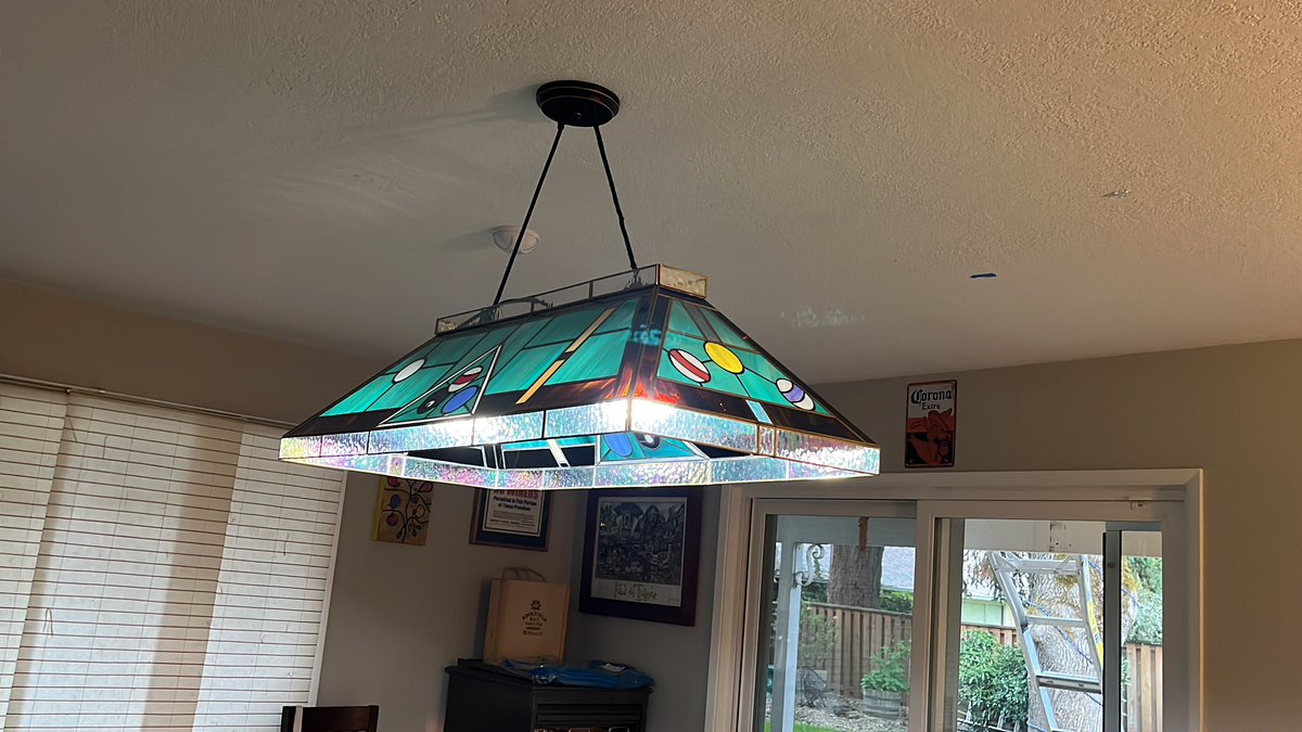 Kyle68556518's tweet photo. Getting Close to finishing the Game room!  Light is up and Amazing!  Got new Cues 🤑,  Balls and now it’s time for new felt,  the old stuff is just a bit loose. https://t.co/1wDwekMZfV