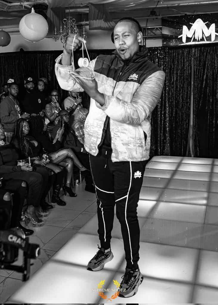 Brianmelford's tweet photo. Book me for a #Yoyo show or #Model opportunity 🪀📸 https://t.co/oA539p8Dx4