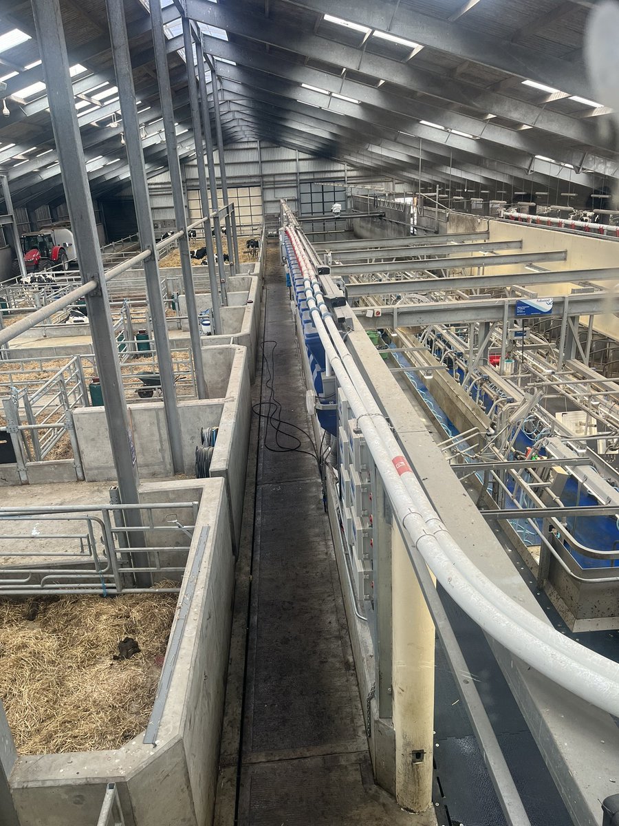 BpgGarry's tweet photo. Brilliant few days last week exchanging knowledge in @DiscoverCAFRE with colleagues visiting local farms in Antrim and getting new ideas on knowledge exchange techniques @TeagascPoultry @gibson_mark @seandoorley @TeagascOrganics @RachelClancy20 #CECRA https://t.co/9Pym5ra9Il