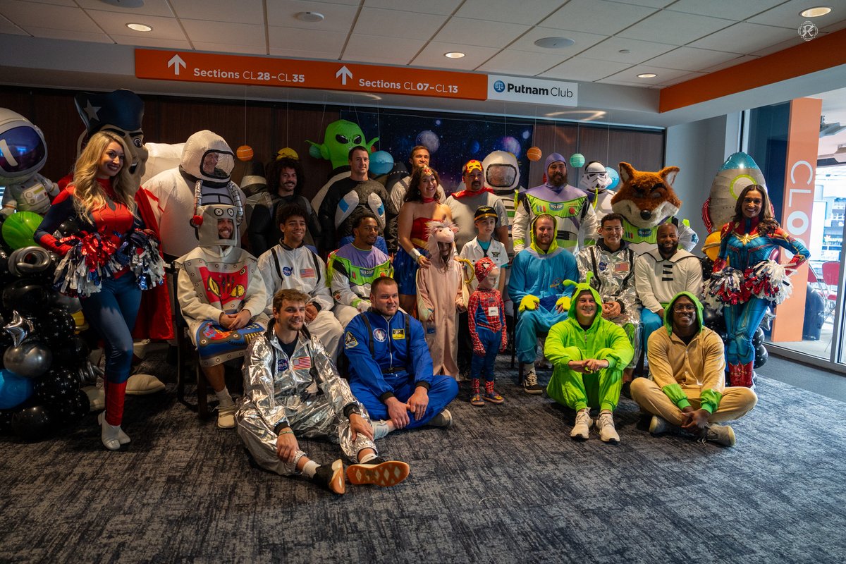 We had a great time with the @Patriots, hosting local pediatric patients and their families at our Halloween party at @GilletteStadium! 🎃🚀💙❤️