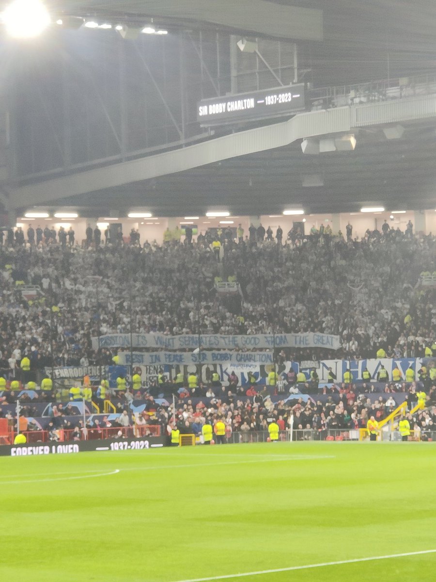 Mattaius_P92 (@mattaiusp) on Twitter photo Massive respect to <a href="/FCKobenhavn/">F.C. København</a> fans before the match tonight holding up a banner in respect for Sir Bobby Charlton (Passion is what separates the good from the great. Rest in peace Sir Bobby Charlton) 👏🤝 #MUFC #MUNCOP Massive respect to <a href="/FCKobenhavn/">F.C. København</a> fans before the match tonight holding up a banner in respect for Sir Bobby Charlton (Passion is what separates the good from the great. Rest in peace Sir Bobby Charlton) 👏🤝 #MUFC #MUNCOP